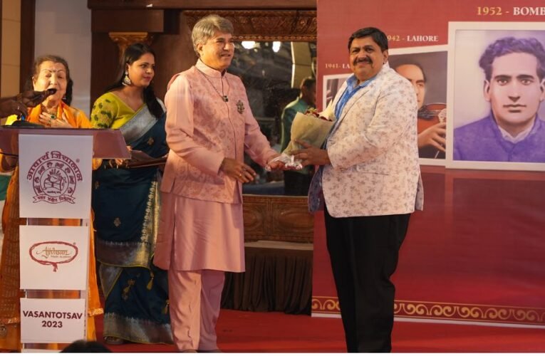 Vasantotsav 2023 graced by Suresh Wadkar ji & Ustad Zakir Hussain at Ajivasan Academy along with a Special Announcement of Complimentary Homeopathic Treatment of 1001 Singers by WelcomeCure   