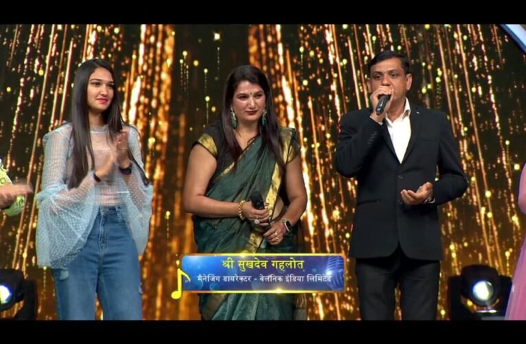 ELOIS BRAND of VELNIK INDIA LIMITED COMPANY awarded the 6 Finalists of Indian Idol with the prize money