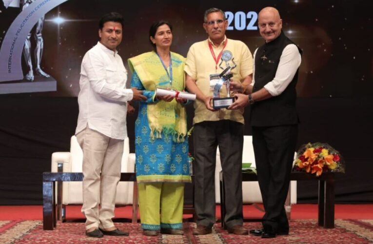 Narayan Seva Sansthan’s Award Ceremony; Anupam Kher felicitated 55 inspirational personalities