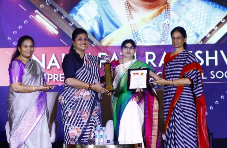 Nallapati Rajeshwari President of Delhi World Schools Receives hmtv Naari Puraskar from Telangana Education Minister Sabitha Indra Reddy