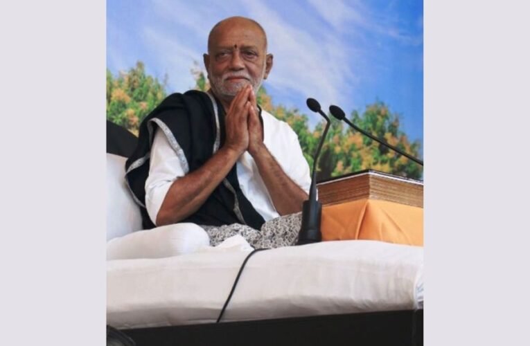 Morari Bapu pays tribute to Odisha train accident victims, announces Rs. 50 lakh assistance