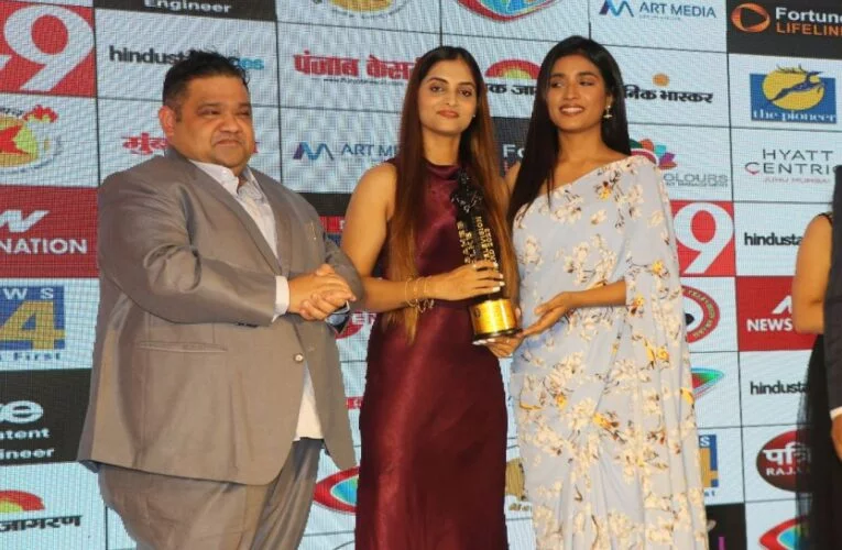 Ragini K. Singh receives the Dadasaheb Phalke Indian Television Award for Best Designer of the Year