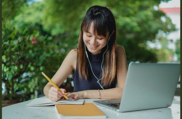 5 Best Essay Writing Websites You Need to Check Right Now