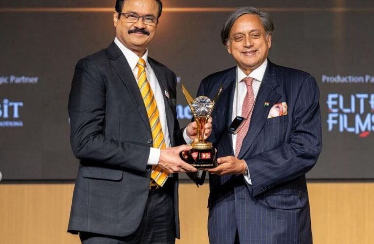Masala King Dr. Dhananjay Datar Honored with Icon of Dubai Award