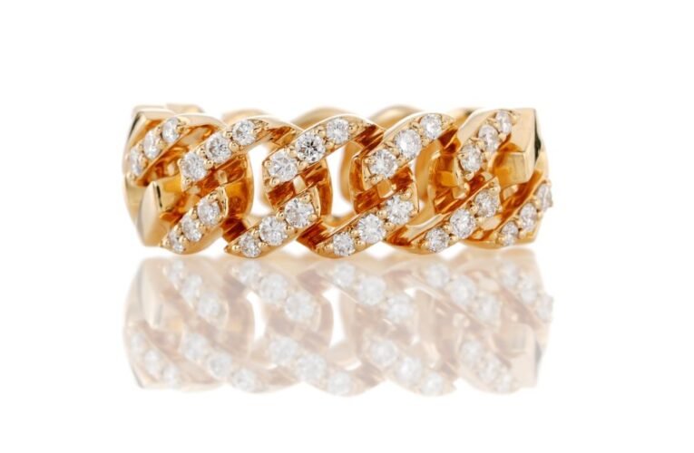 Hazoorilal Legacy Unveils Zoori – Gold Collection  Drape yourself in an array of gold jewelry pieces that align perfectly with your design preferences, adding an extra touch of festive glamour