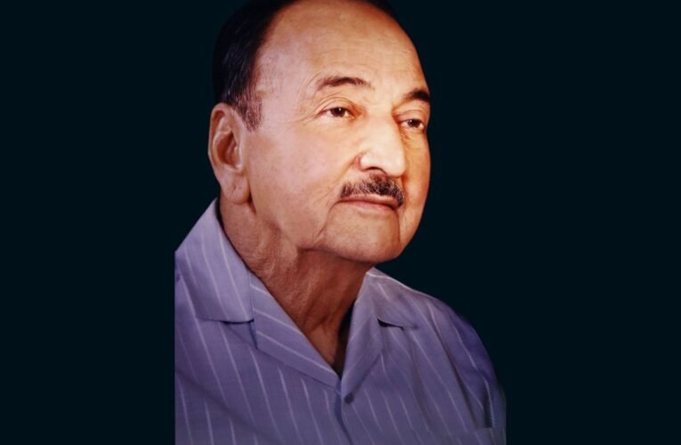 A book Thread By Thread on the life of Shambhu Kumar Kasliwal is to be launched by Kapil Dev on Nov 24 in Mumbai