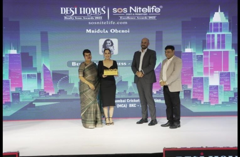 “Major Royden D’Souza” honoured “Mridula Oberoi” for Best Debut Actress  – OTT at SoS Nitelife Excellence Awards 2023