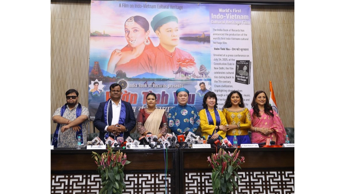 From left - Gopi Krishnan Varma, Vimal Mishra, Neerja Roy Chowdhury, Chu Bao Que, Dr Nguyen Hoang Anh, Sanchita Kulkarni and Kishori Shahane. - PNN